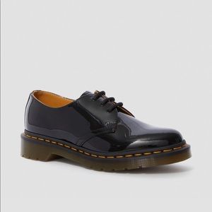 Dr. Marten’s Black Patent Lamper